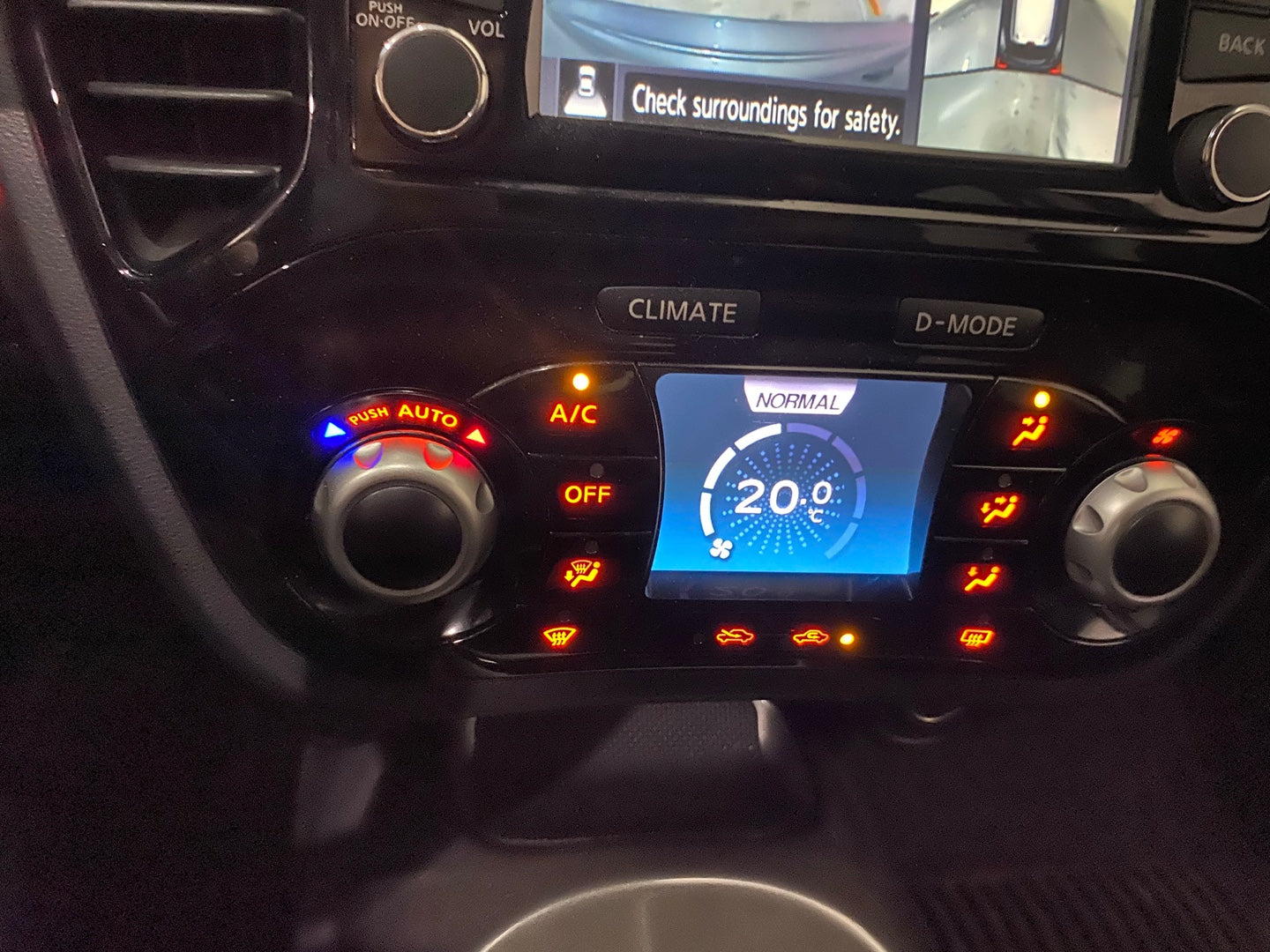 NISSAN JUKE 2015