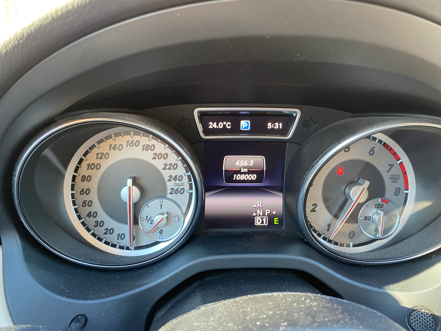 MERCEDES-BENZ GLA250 2015