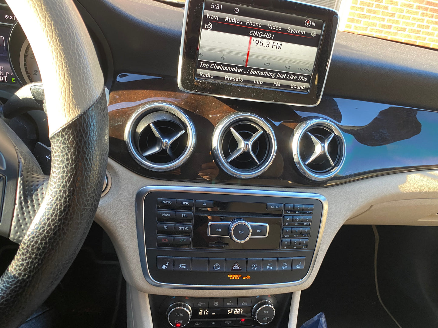 MERCEDES-BENZ GLA250 2015