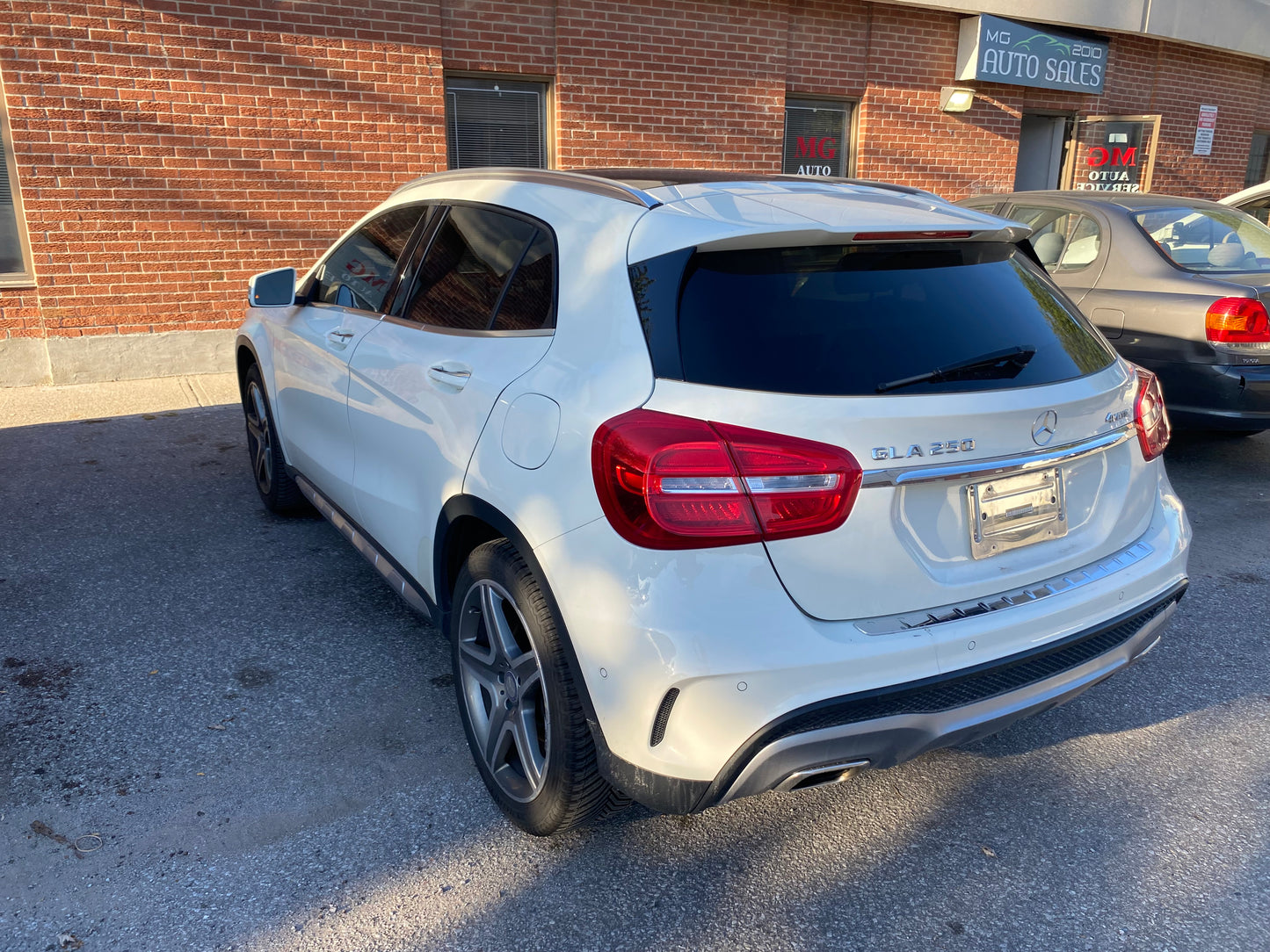 MERCEDES-BENZ GLA250 2015