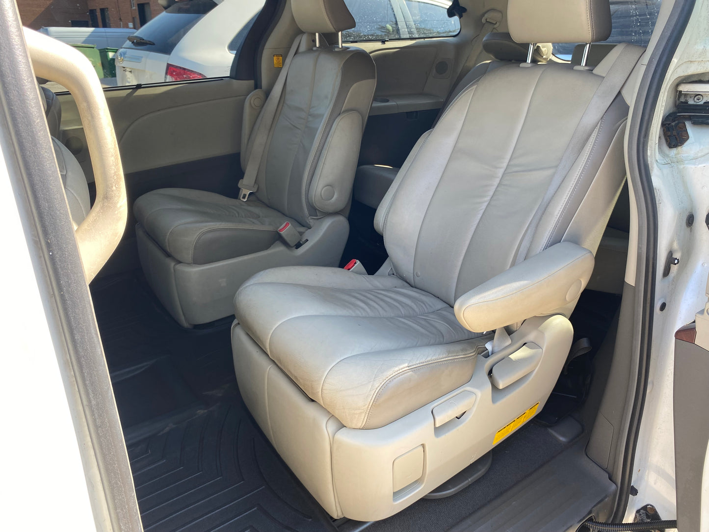 TOYOTA SIENNA 2011
