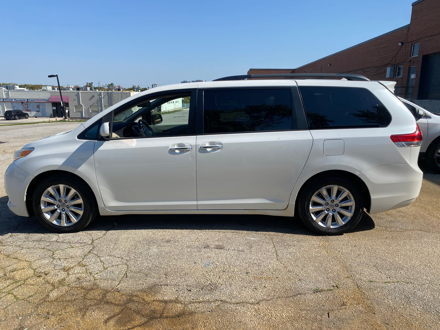 TOYOTA SIENNA 2011