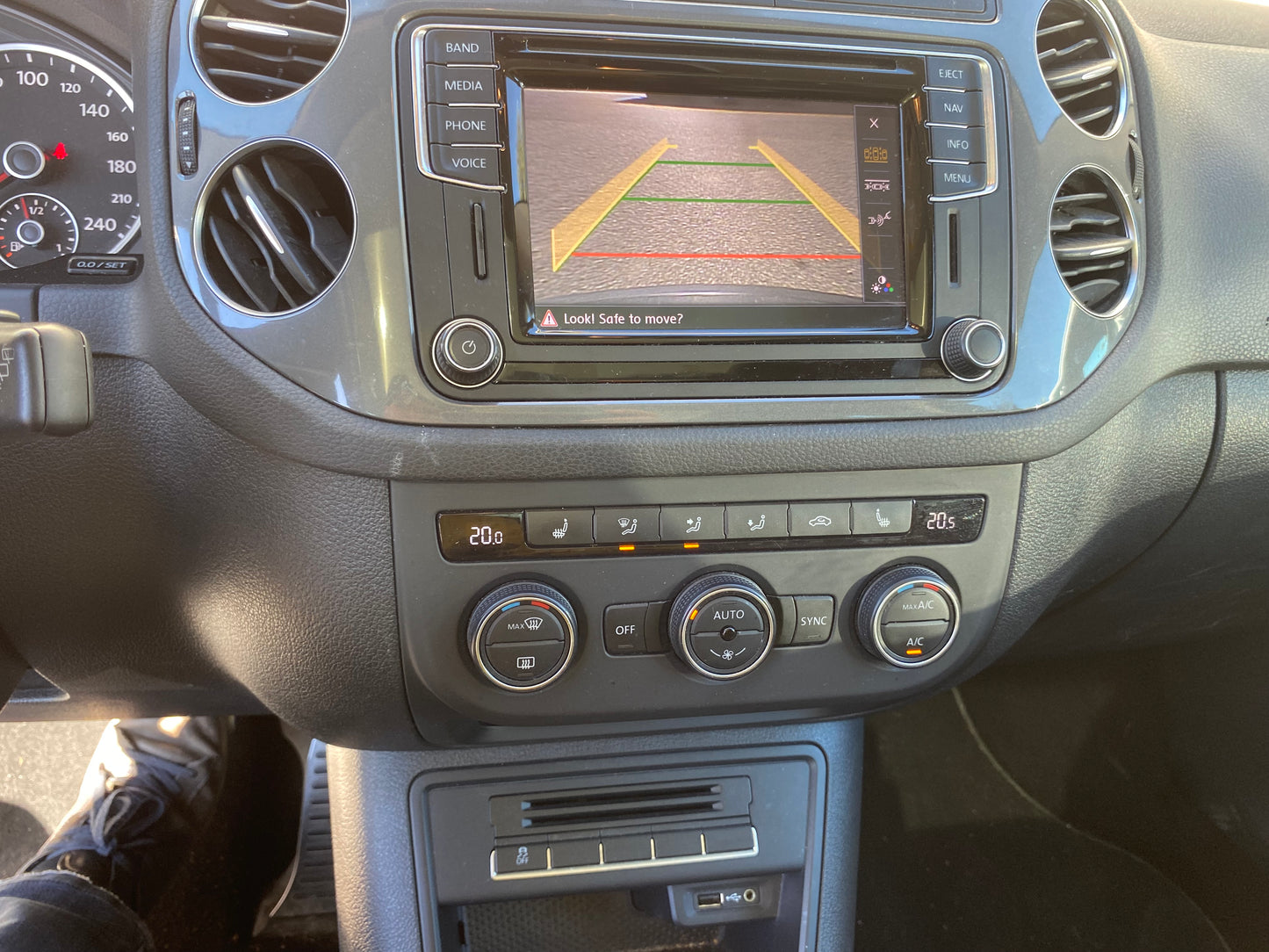 VOLKSWAGEN TIGUAN 2016