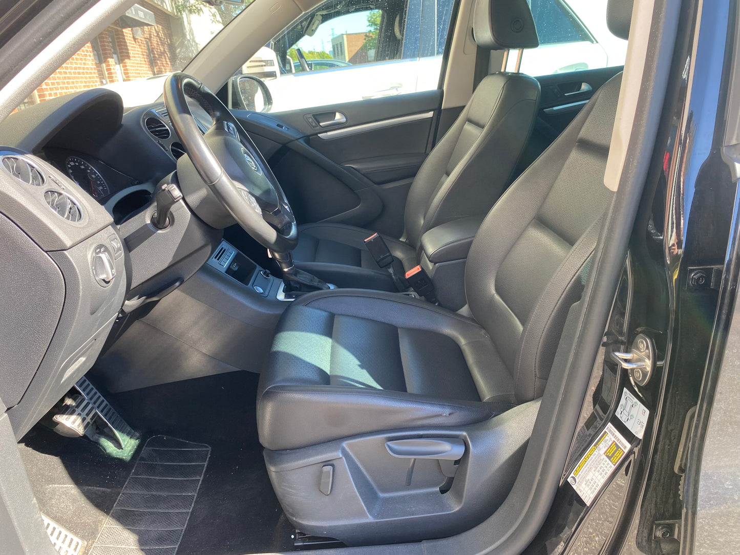 VOLKSWAGEN TIGUAN 2016