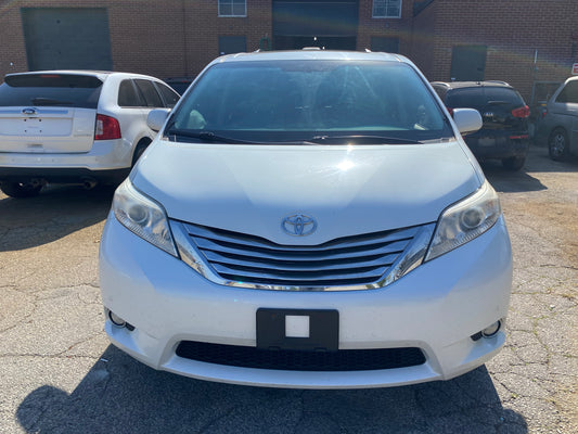 TOYOTA SIENNA 2011