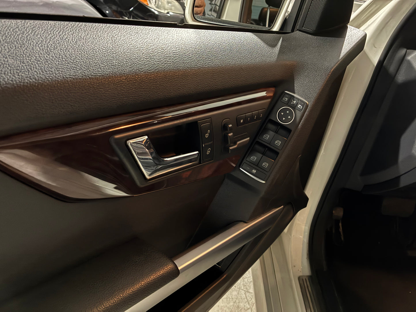 Mercedes-Benz GLK350 2011