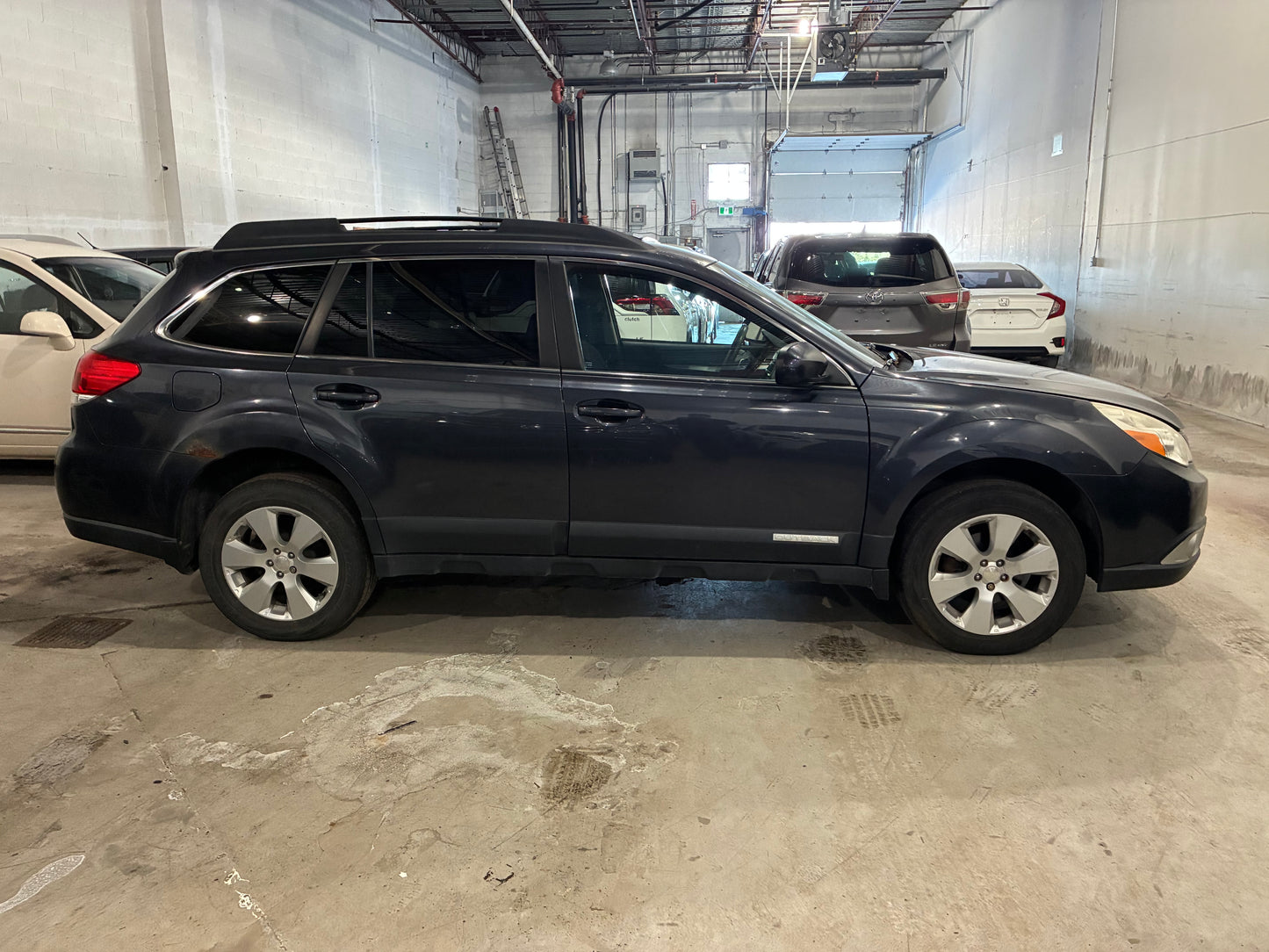 SUBARU OUTBACK 2011