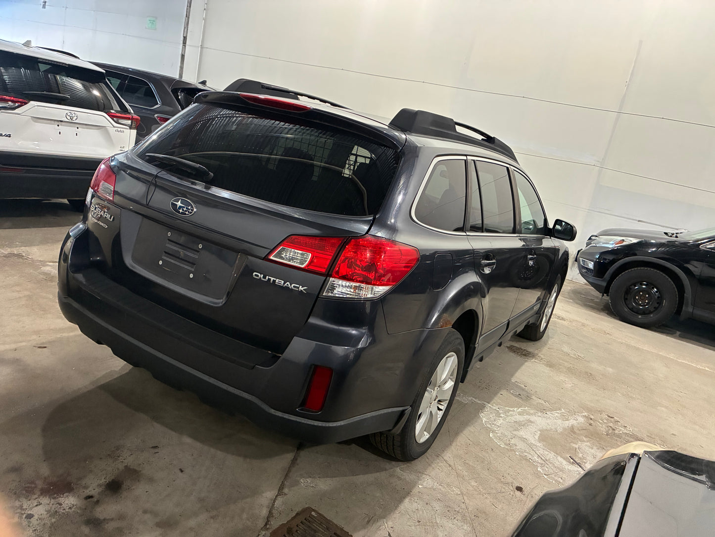 SUBARU OUTBACK 2011