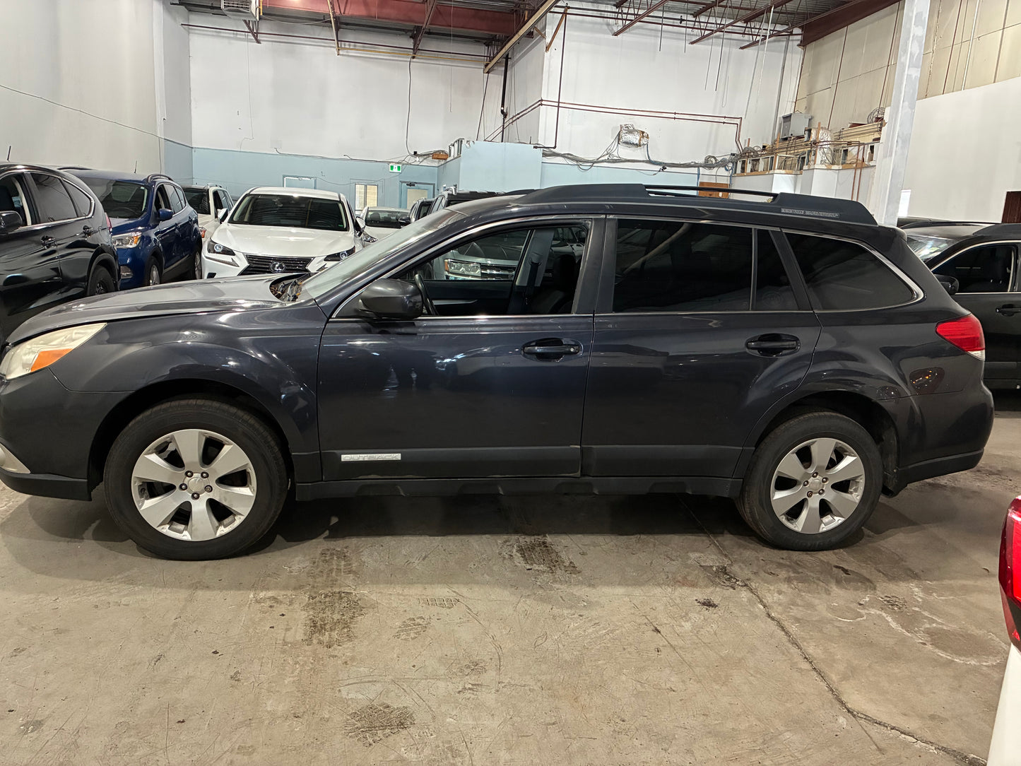 SUBARU OUTBACK 2011