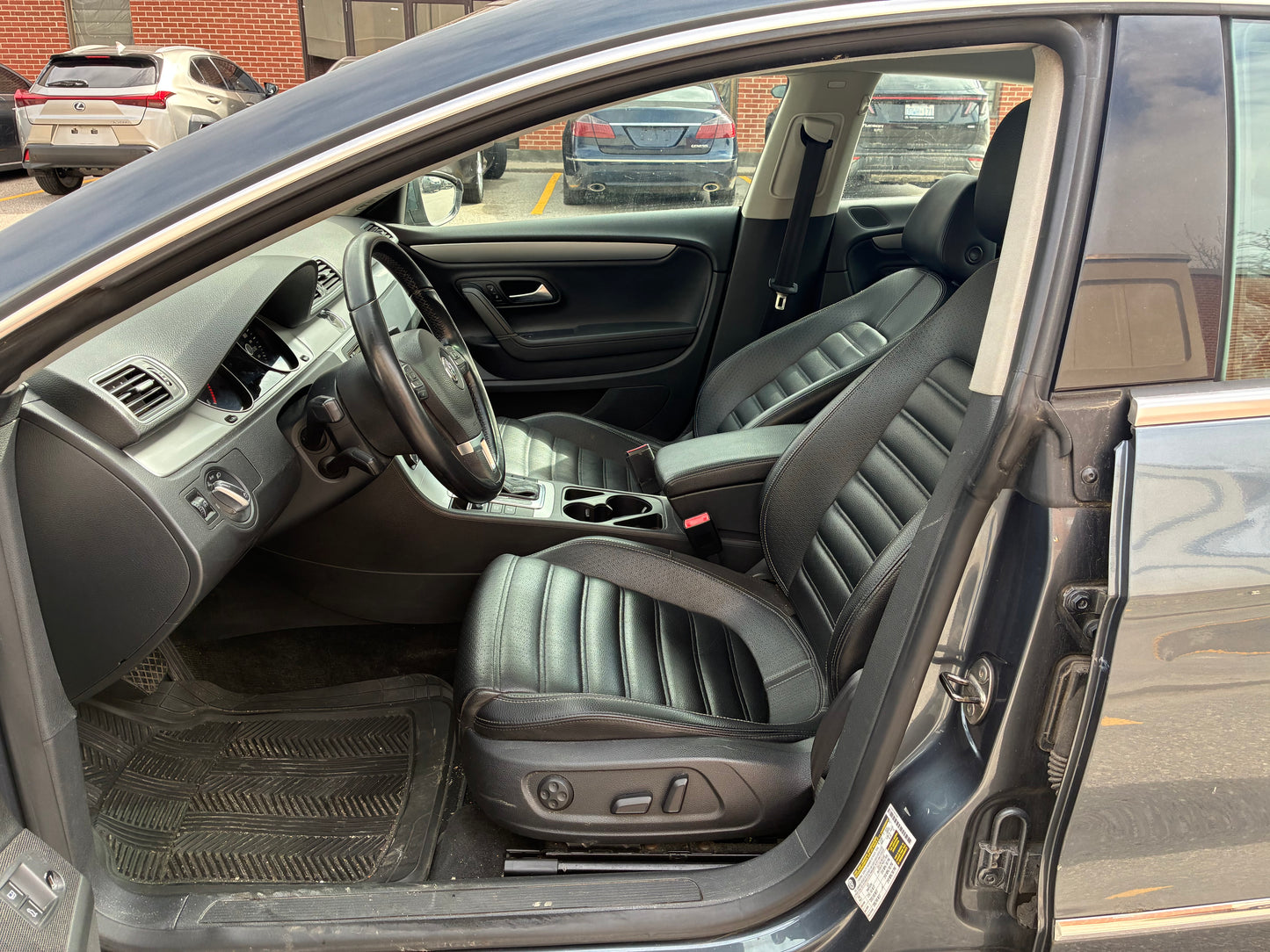 VOLKSWAGEN PASSAT 2012