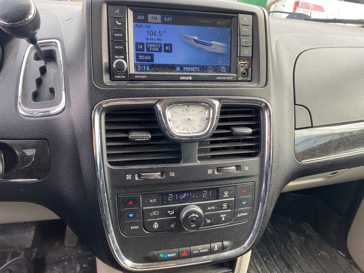 CHRYSLER TOWN&COUNTRY 2012