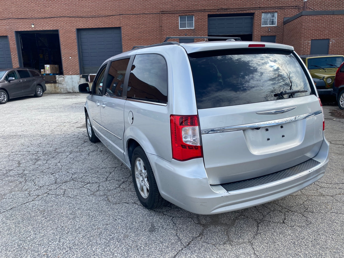 CHRYSLER TOWN&COUNTRY 2012
